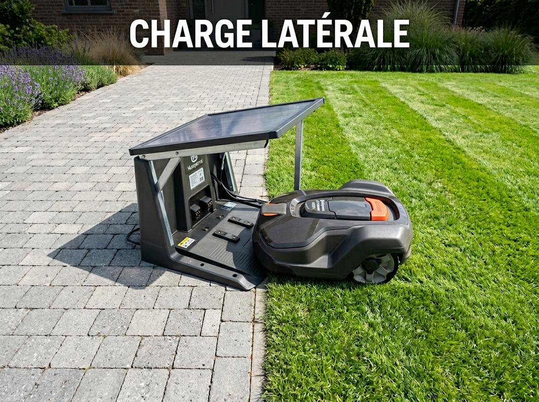 Robot tondeuse Kress se garant de côté dans sa station de charge latérale sur une bordure de pelouse avec bandeau texte Charge Latérale.